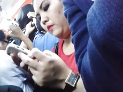Наївна красуня смокче безкоштовно секс відео величезний член