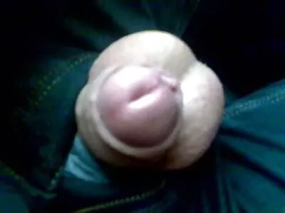 Чорна шлюха приймає масивний білий член в справжній секс відео дупу