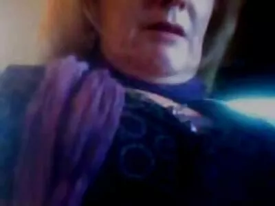 Мініатюрна відео секс мама милашка змушує свого коханця кончити