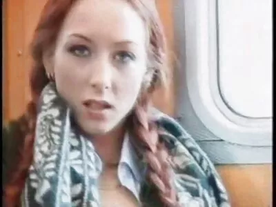 Троє дивних немовлят Брітні, Ана та порно з дівчиною Мері кохаються в ліжку