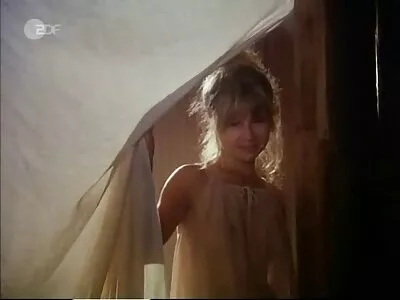 Маленька бомба приймає грубу секс відео нд кицьку стукати