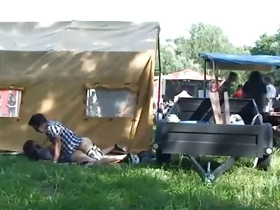 Худенька секс відео ххх блондинка MILF отримує кістки в фургоні