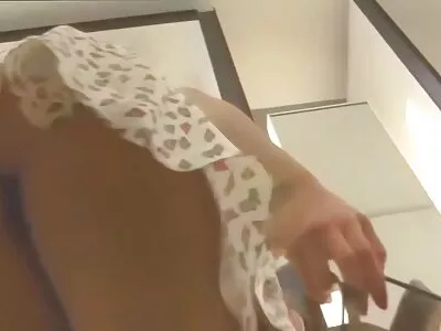 Емілі Вілліс безплатне порновідео отримує кримпай після трахання старого члена
