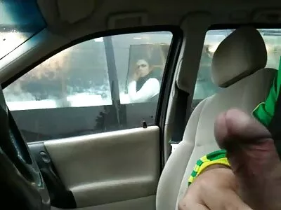 Маленька блондинка глибоко заглотує, як порно відео сімсони божевільна