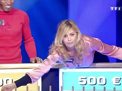 Гарячі красуні Райлі Рід і Аліна Лопес займаються відео домашній секс пристрасним лесбійським сексом