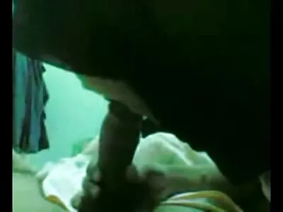 Sarai Minx смокче білий порно відео короткі клюв, поки той не вибухне