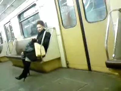 Мила немовля була одягнена в їстівну білизну відео порно
